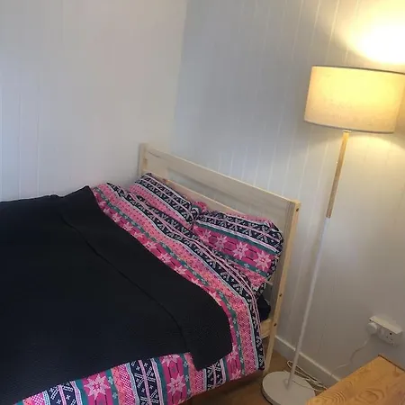 Mini Cabin In Zone 2 London Exterior photo