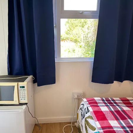 Mini Cabin In Zone 2 London Exterior photo