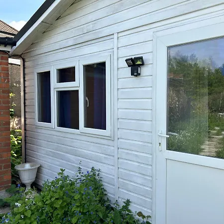 Mini Cabin In Zone 2 London Exterior photo