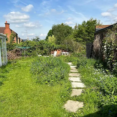 Mini Cabin In Zone 2 London Exterior photo